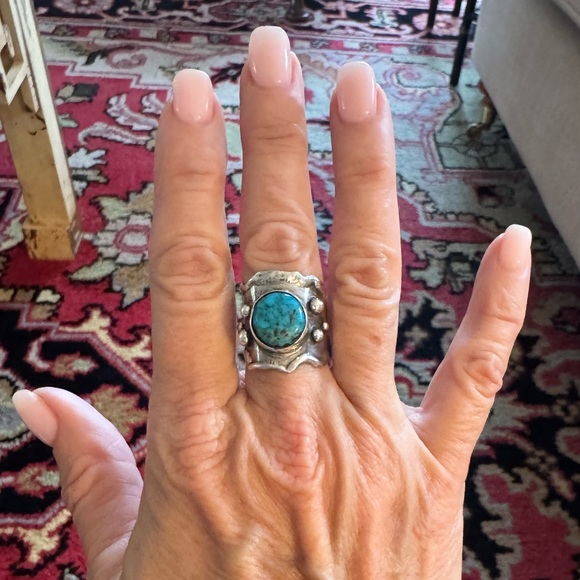 Vintage Native American Sterling Silver and Kingman Turquoise Ring. Adjustable - Picture 11 of 12